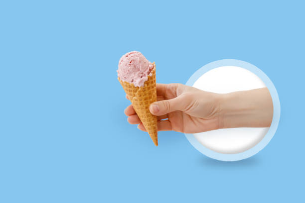 ice cream cone in der hand. - ice cream cone stock-fotos und bilder