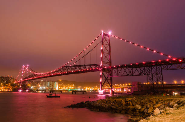 夕暮れの hercílio ルス橋 - suspension bridge 写真 ストックフォトと画像