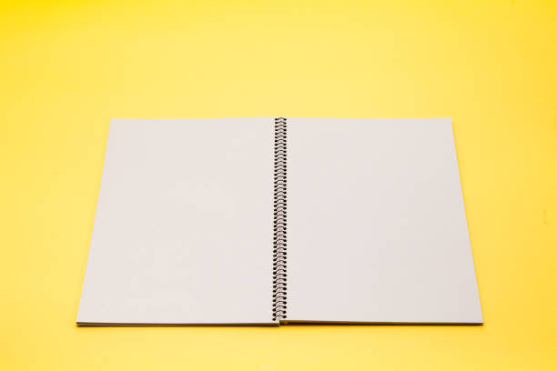 offenen buch mit leeren seiten auf gelb - book note pad open blank stock-fotos und bilder