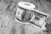 dollar-abwertung.jpg?b=1&s=170x170&k=20&c=bPQ1DcElO5M3FsnRYzY6ql304zGD3nbf2zYK_jnCm2w=