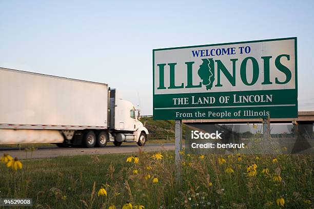 Semi Camión De Ingresar Illinois Foto de stock y más banco de imágenes de Illinois - Illinois, Señal - Mensaje, Cartel de bienvenida