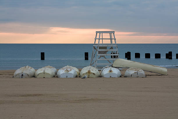 plage de north avenue - north avenue beach photos et images de collection