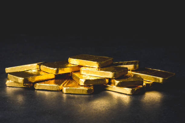 istock Stack of Pure gold bars on black background 945416102
