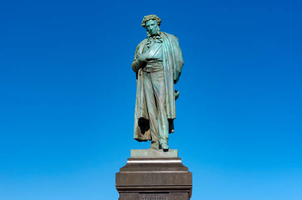 monument à l’écrivain pouchkine à moscou - pushkin photos et images de collection