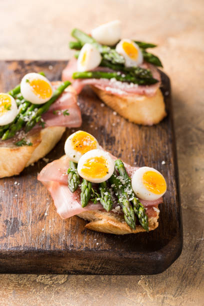 istock Fresh sendwich with ham, asparagus and quail eggs 945478806