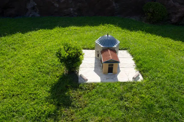 This tomb belongs to Ertuğrul Gazi,  the Seljuk ruler and the father of Osman Gazi, who is the founder of the Ottoman Empire.  The tomb is in the town of Söğüt within the city borders of Bilecik. The tomb was constructed in the 14th century,  but the exact date is unkown. The town of Söğüt was granted to Ertuğrul Gazi in exchange for his services to Sultan Alaaddin Keykubat I of the Seljuks.