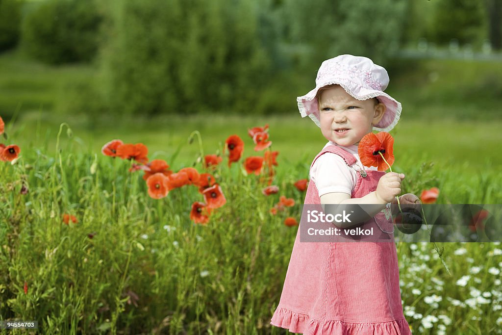 Bébé avec fleur rouge - Photo de Agriculture libre de droits