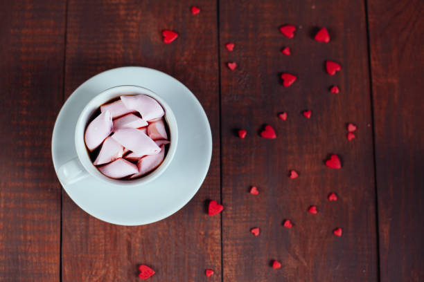 cocoa drink with marshmallows and hearts on wood.valentine day concept.flat lay - hot chocolate hot drink high section close up imagens e fotografias de stock