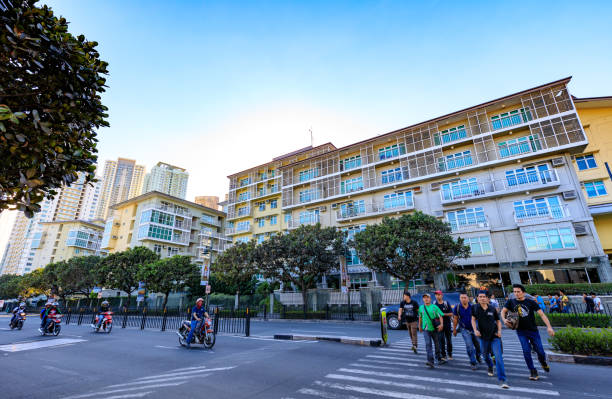 serendra façade résidentiel dans la ville globale de bonifacio, taguig, philippines - ayala photos et images de collection