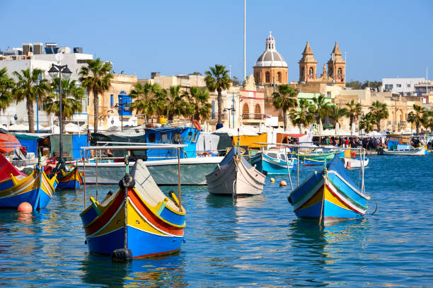 marsaxlokk hafen - inselrepublik malta stock-fotos und bilder