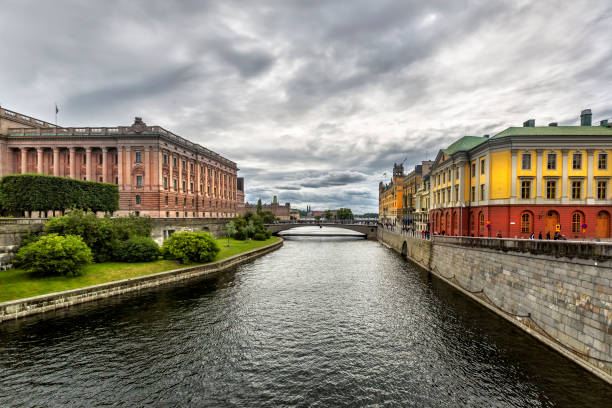 budynek szwedzkiego parlamentu w sztokholmie w szwecji. - sveriges helgeandsholmen zdjęcia i obrazy z banku zdjęć