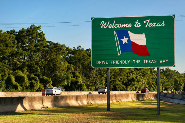 benvenuti nel cartello del texas - southern sky foto e immagini stock