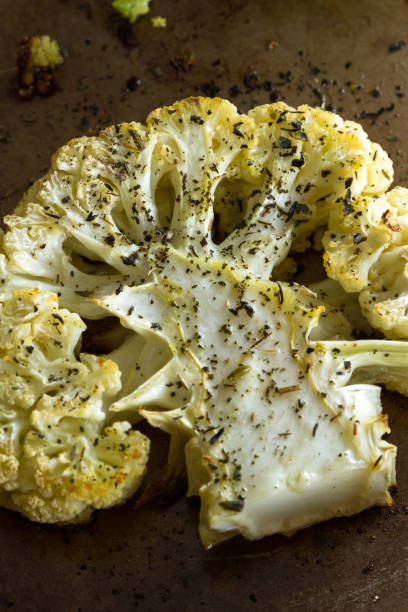 couve-flor assada - cauliflower portion growth vegetable - fotografias e filmes do acervo