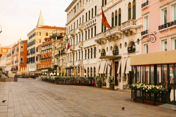 istock Romantic outdoor restaurant in Venice 945842578