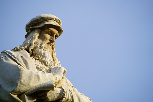 Cabeza de la estatua de Leonardo da Vinci en Milán photo