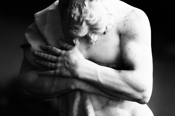 antica statua romana dell'uomo maturo - statue greek culture sculpture white foto e immagini stock