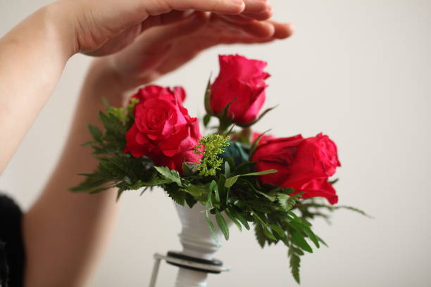 istock master class florist teaches the making of a bouquet 945925386