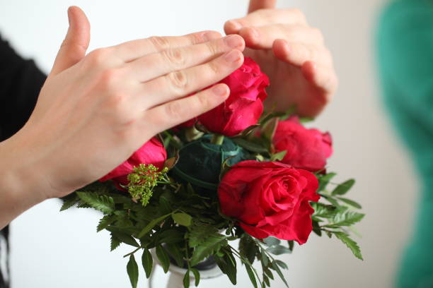 istock florist teaches the making  bouquet 945925482