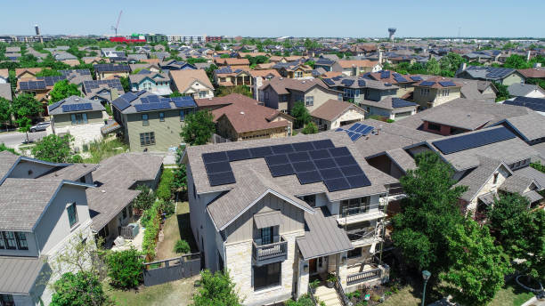 Mueller Suburb Solar Panel Rooftops and Modern Austin Living Aerial drone view of suburb neighborhood in East Austin community houses and homes - Mueller Suburb Solar Panel Rooftops and Modern Austin Living renewable energy photos stock pictures, royalty-free photos & images