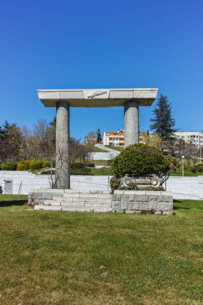 the statue of spartacus in town of sandanski, bulgaria - spartacus imagens e fotografias de stock