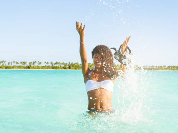 летние мероприятия - swimwear caribbean sea beach water стоковые фото и изображения