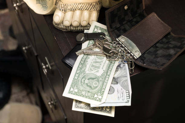 istock Key holder and cash 946009152