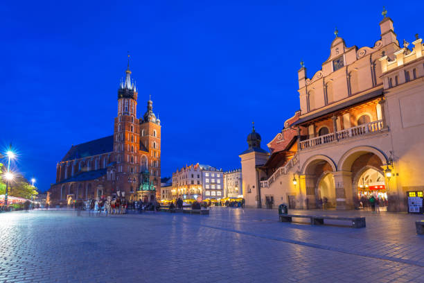 istock The Krakow Cloth Hall on the Main Square at night 946012844