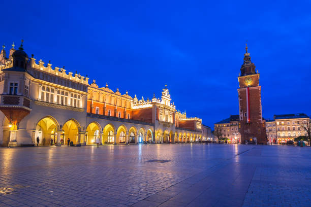 istock The Krakow Cloth Hall on the Main Square at night 946012884