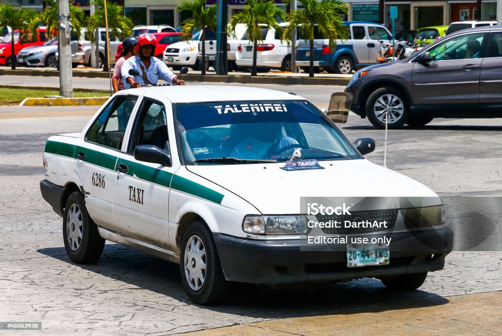  Nissan Tsuru Imagen Disponible y más Vectores Libres de Derechos de Aire libre - Pequeño, Taxi - Coche, Durante el día - iStock