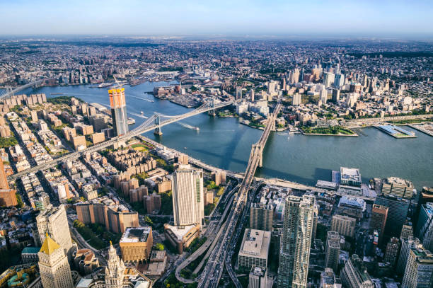 aerial view from helicopter of bmw bridges. brooklyn, manhattan and williamsburg bridges. new york - brooklyn brooklyn bridge new york city skyline imagens e fotografias de stock