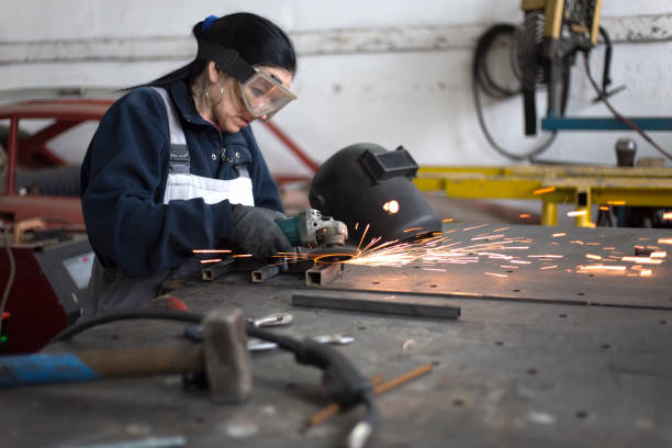 istock Woman on hard job 946193114