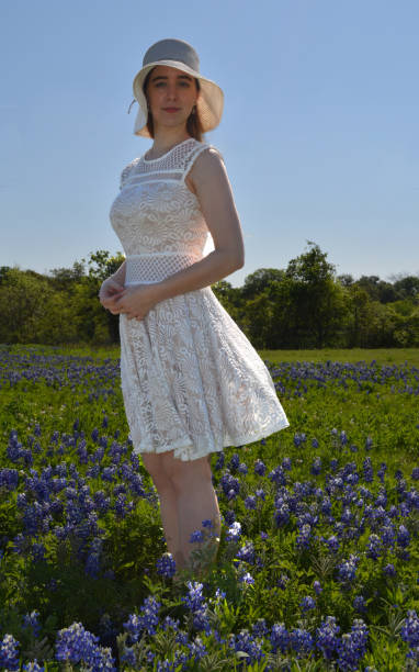 istock Bluebonnet Couple Clear 946202408
