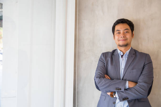 istock Asian businessman stand 946205106