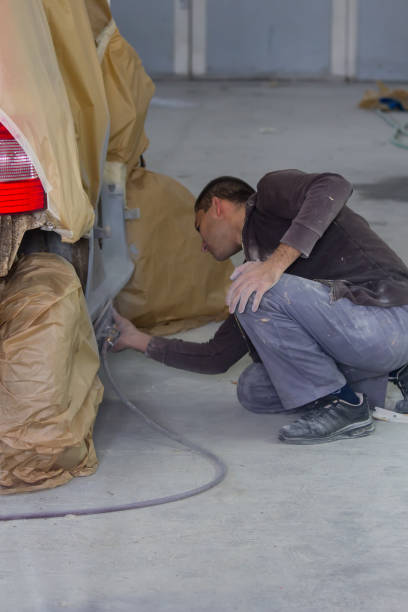 istock Car repair jobs 946206030