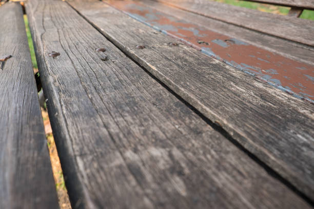 istock floor old wooden chair 946216068