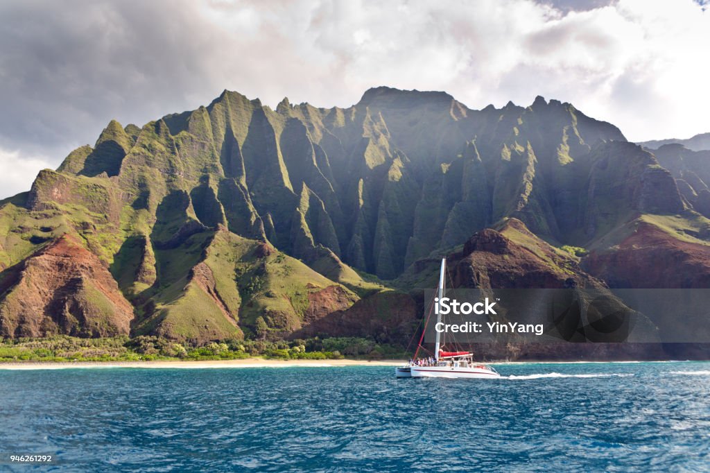 Boat tour on Scenic Landscape of Na Pali Coast of Kauai, Hawaii The Scenic landscape coastline of the Na Pali Coast at the Na Pali Coast State Park of the island of Kauai, Hawaii Nā Pali Coast State Park Stock Photo