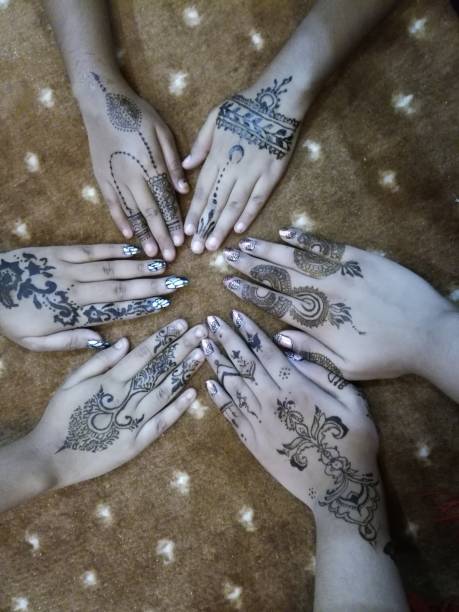 istock Eid Inspired Black Henna Deisgns 946273462