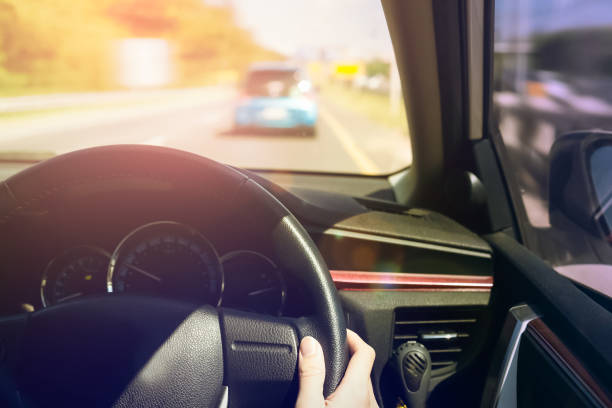 istock Cropped Hand Driving Car 946398364