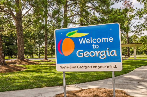 Welcome to Georgia Sign State sign for Georgia welcomes visitors in a shaded rest area georgia stock pictures, royalty-free photos & images