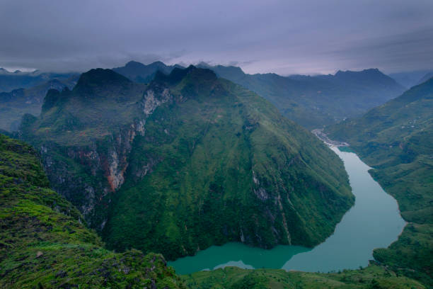 istock Mountain in Ha giang, Vietnam 946403590