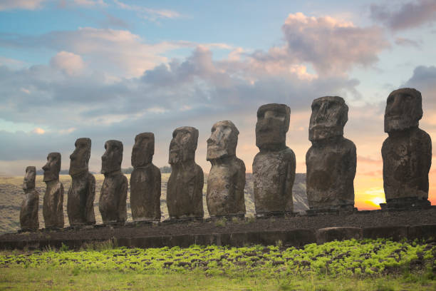 istock Moais at Ahu Tongariki 946452828