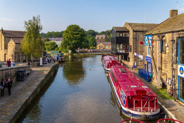 skipton, yorkshire del norte, reino unido - canal narrow boat nautical vessel england fotografías e imágenes de stock