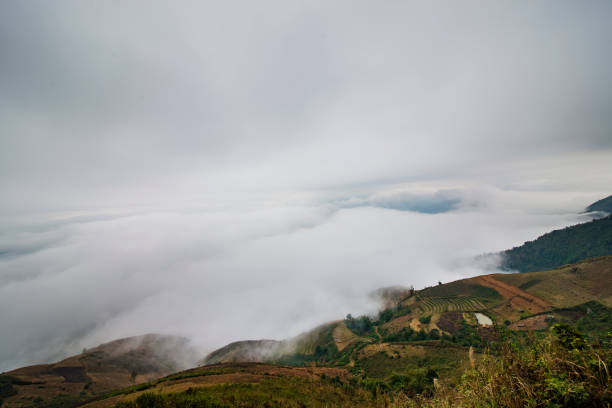istock Moutain with cloud in Ta Xua Vietnam 946487860