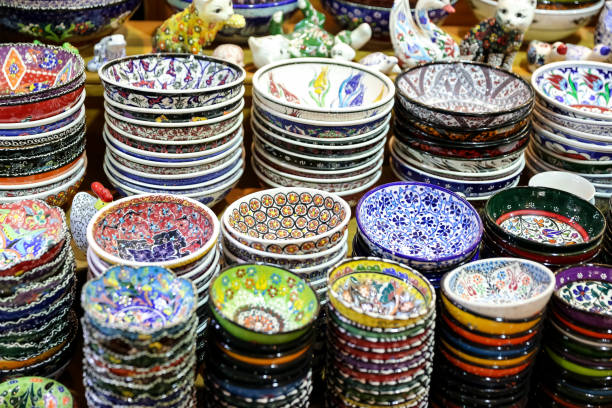 istock Turkish Ceramics in Grand Bazaar, Istanbul, Turkey 946492494