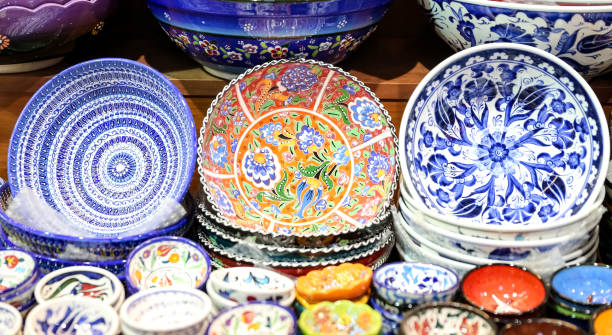 istock Turkish Ceramics in Grand Bazaar, Istanbul, Turkey 946492562