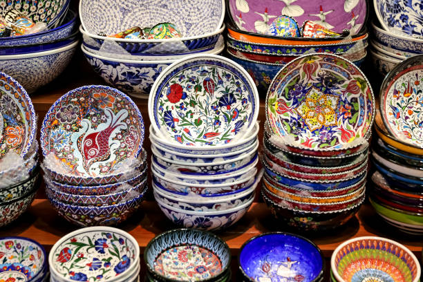 istock Turkish Ceramics in Grand Bazaar, Istanbul, Turkey 946493672