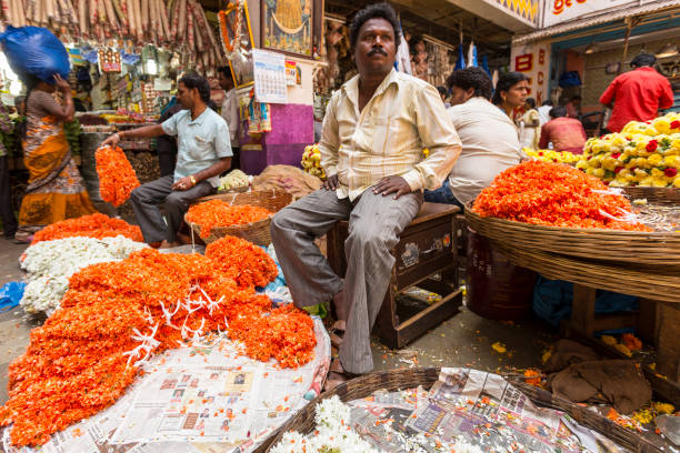 kr flower market, bangalore, india - india bangalore flower business imagens e fotografias de stock