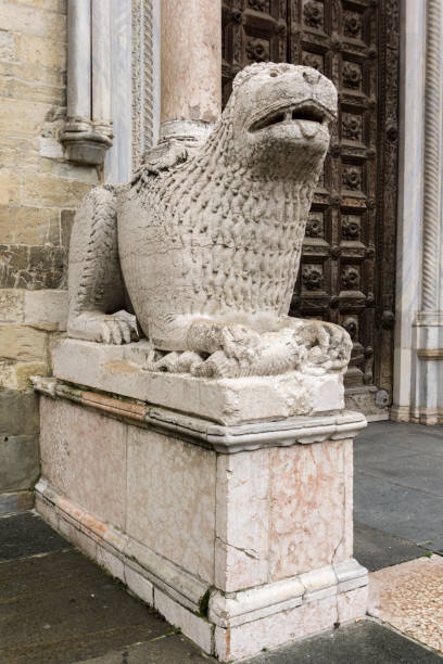 istock Lion statue in front of Parma Cathedral, Italy 946526026