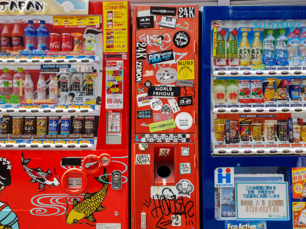 máquina expendedora de bebida botella en tokio. - vending machine mobilestock machine nobody fotografías e imágenes de stock