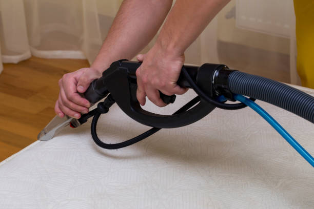 istock dry cleaning of a mattress 946553018